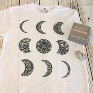 🖤Many moons NWOT Electro threads T-shirt large